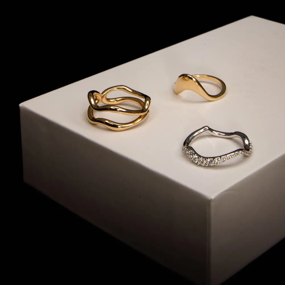 Marrow Fine Graduation Gifts | The Shape Of Things Collection^Curved Freeform Gold Ring